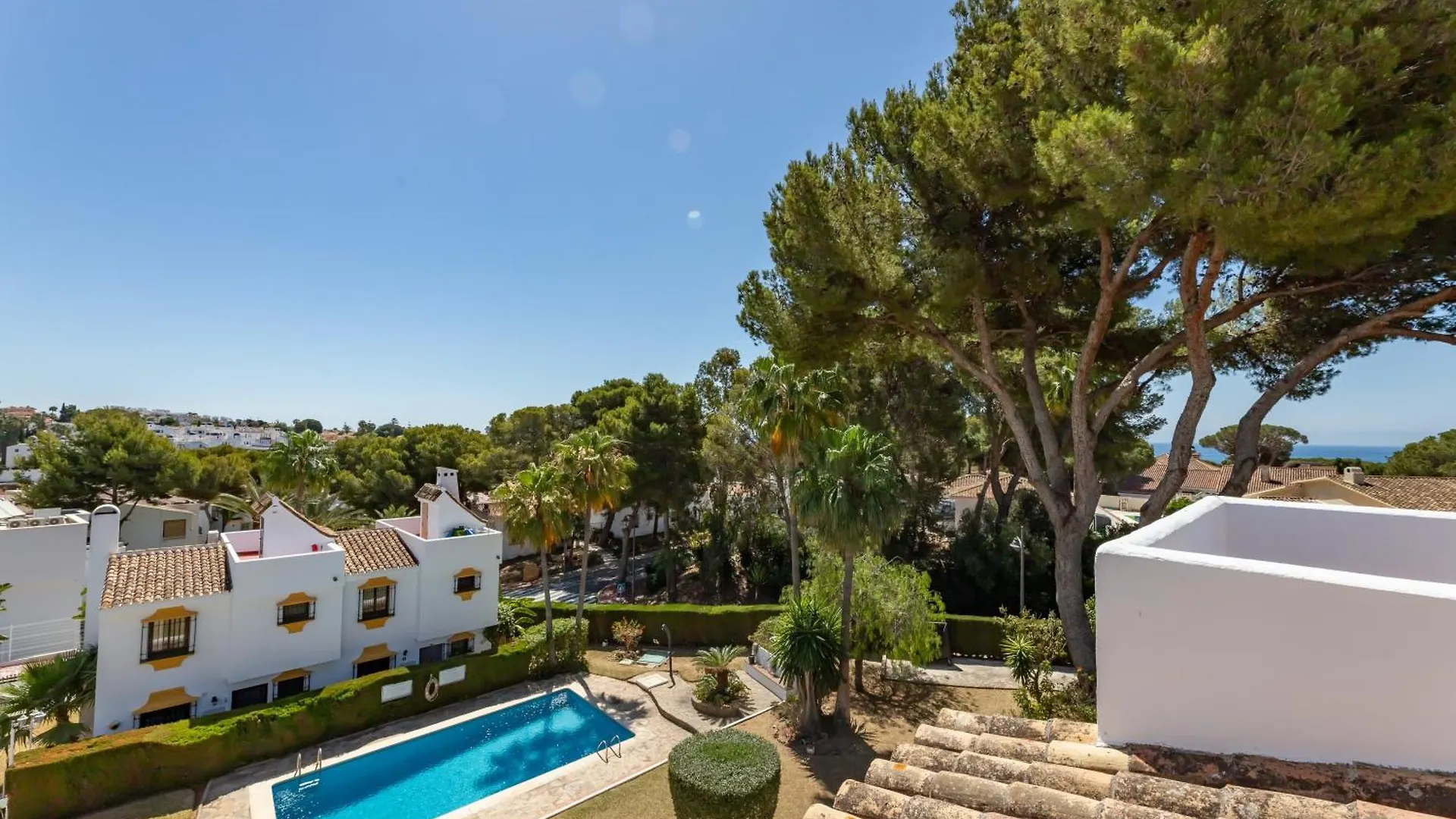 Casa La Fuente Nueve - Family Friendly Townhouse With Pool And 3 Bedrooms Sitio de Calahonda 0*,  Spanien